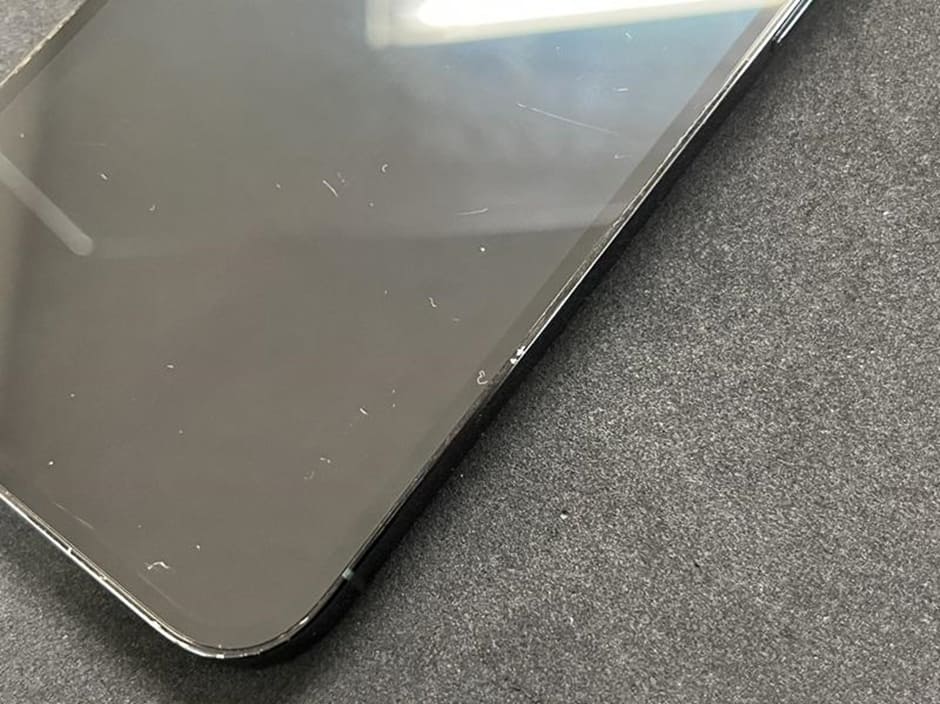 iPhone12ProMax買取　液晶の傷