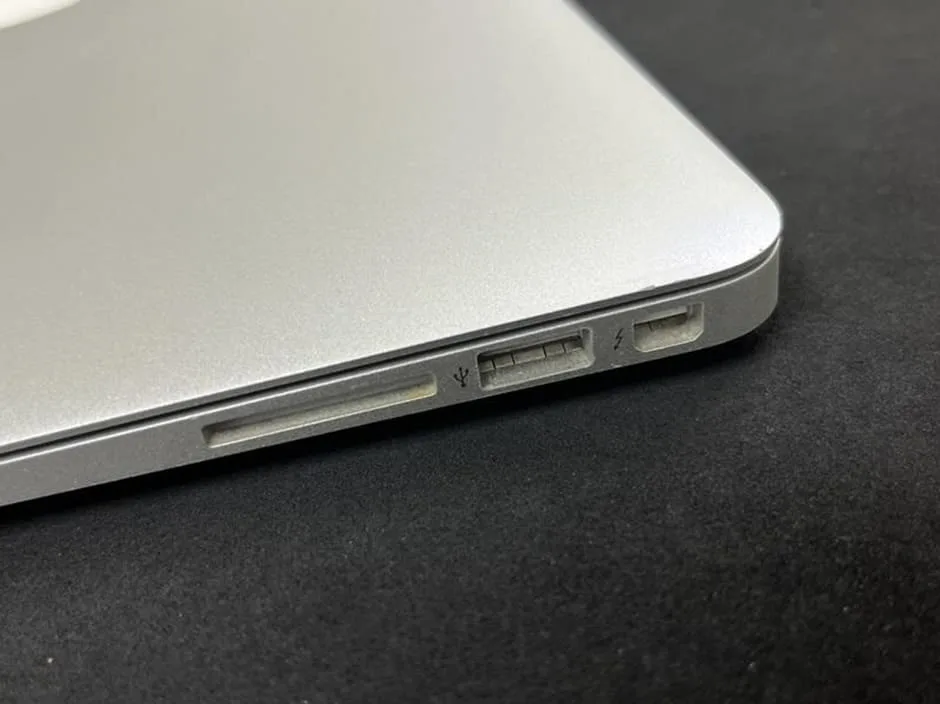 MacBookAir側面