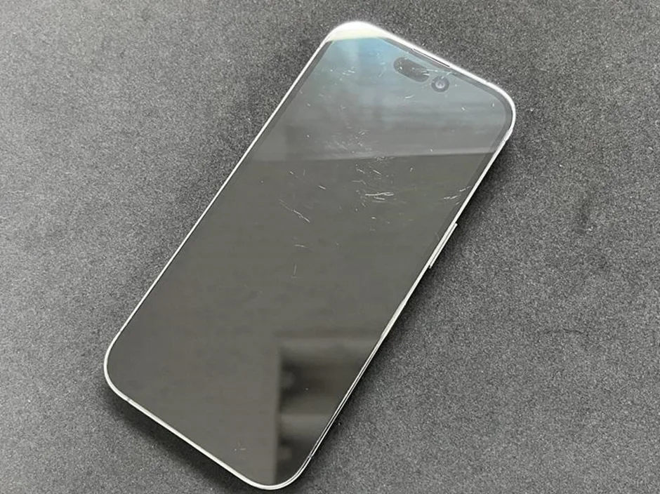 iPhone14Pro 画面の傷
